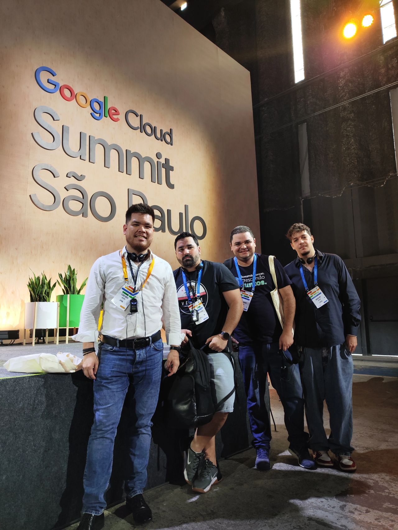 Flávio Horita e equipe no Google Cloud Summit São Paulo
